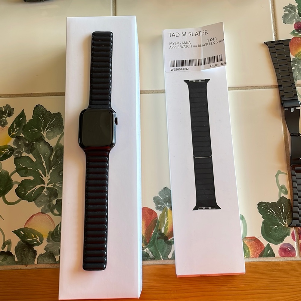 Apple Watch series 6 space black titanium 44mm